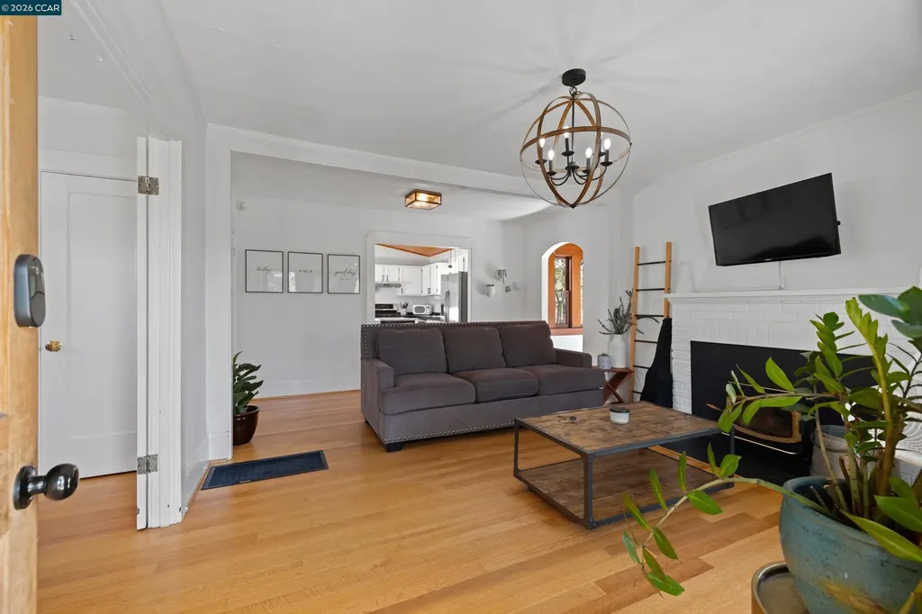 6366 Sunnymere Avenue Oakland CA 94605
