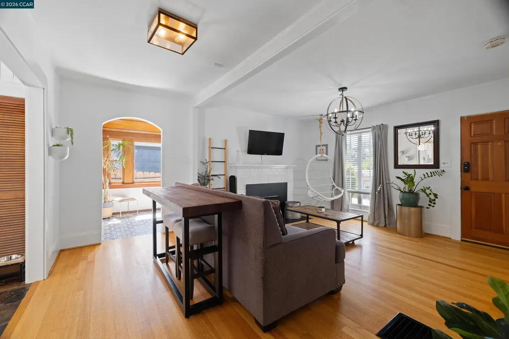 6366 Sunnymere Avenue Oakland CA 94605