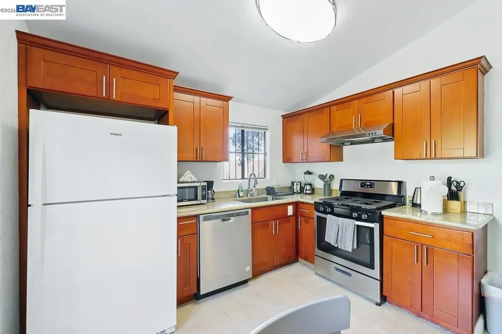 2506 Highland Avenue Oakland CA 94606
