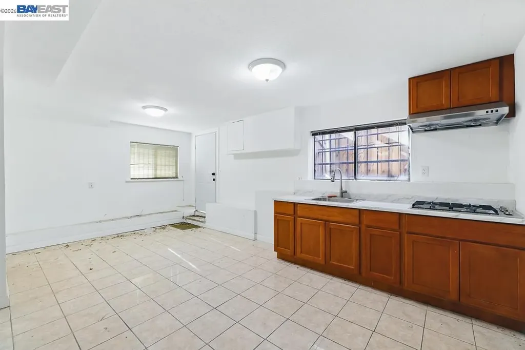2506 Highland Avenue Oakland CA 94606