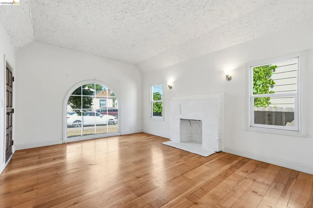 5465 Holland Street Oakland CA 94601