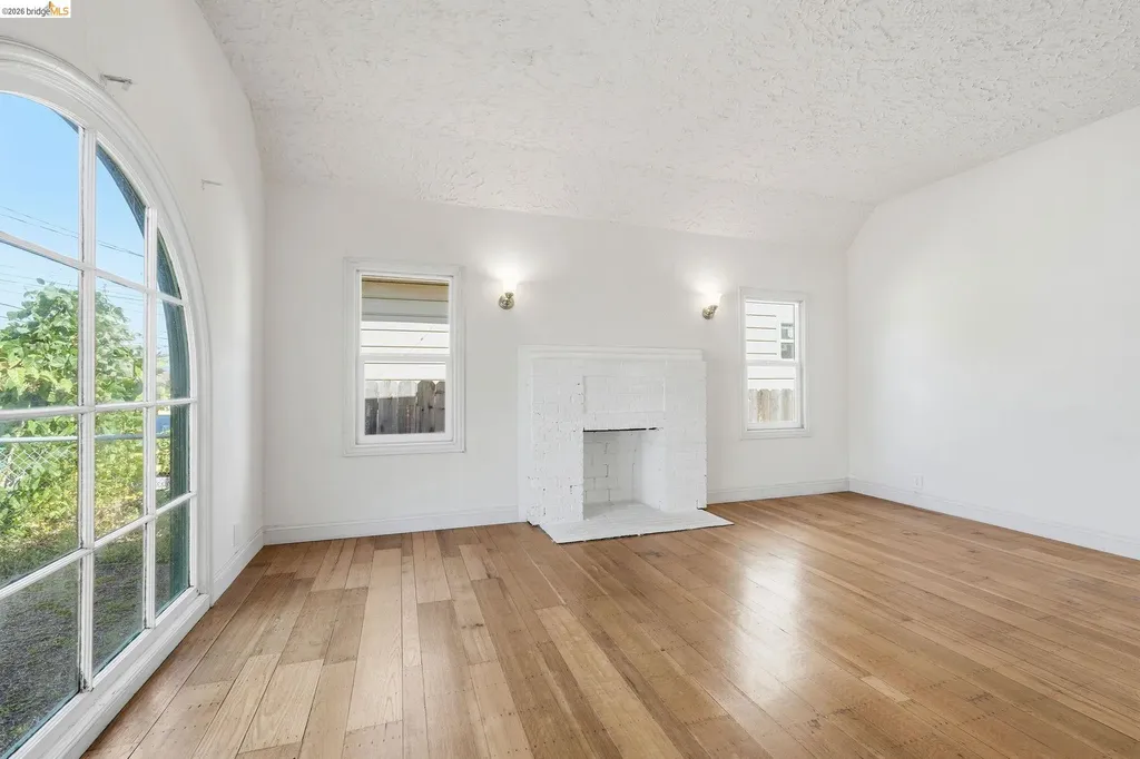 5465 Holland Street Oakland CA 94601
