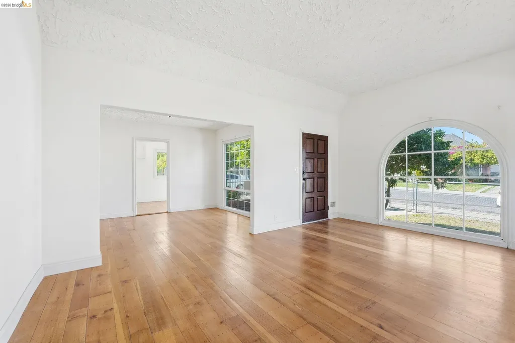 5465 Holland Street Oakland CA 94601
