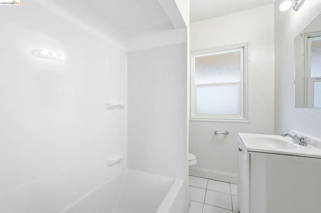 5465 Holland Street Oakland CA 94601