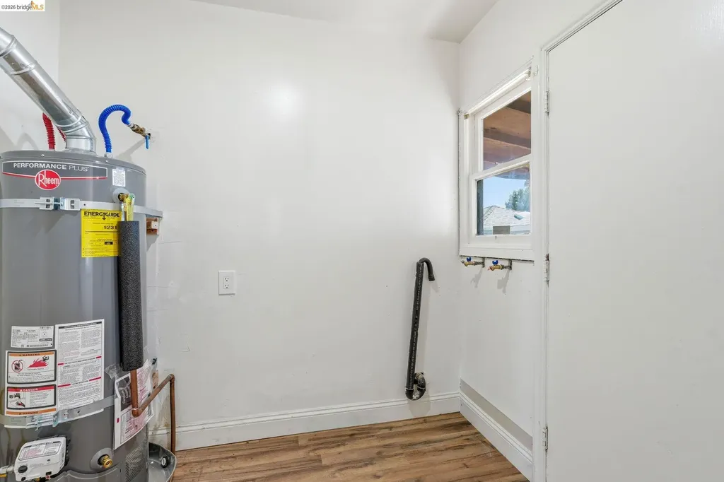 5465 Holland Street Oakland CA 94601