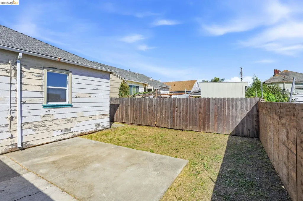 5465 Holland Street Oakland CA 94601