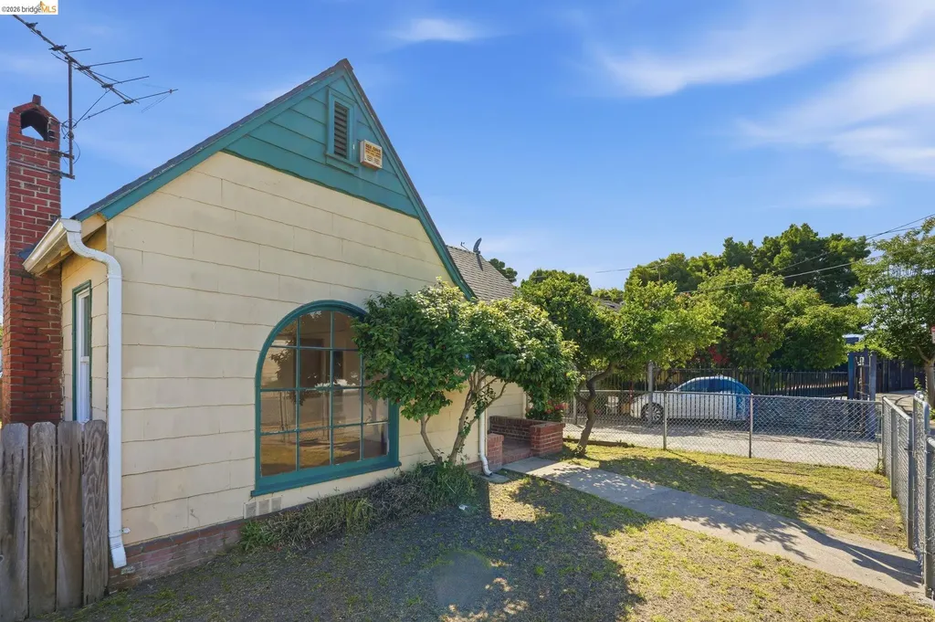 5465 Holland Street Oakland CA 94601