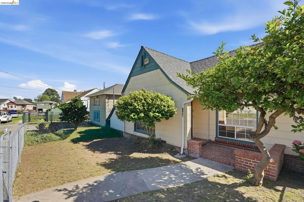 5465 Holland Street Oakland CA 94601