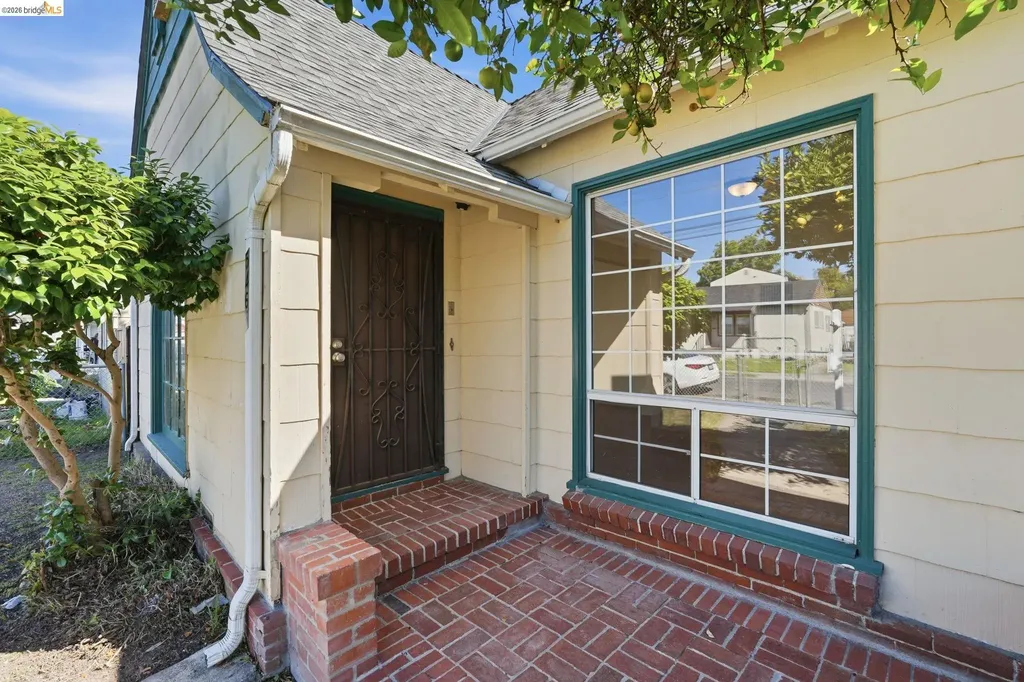 5465 Holland Street Oakland CA 94601