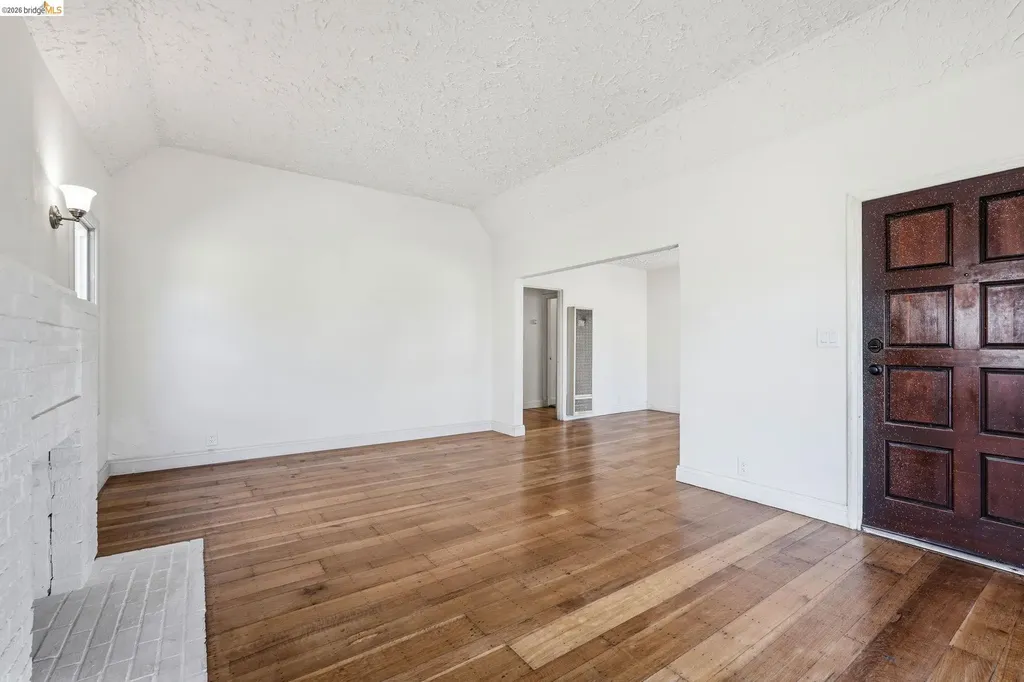 5465 Holland Street Oakland CA 94601