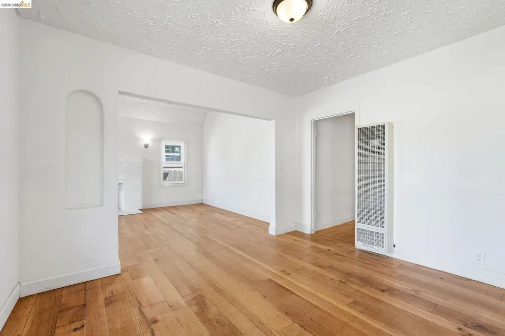 5465 Holland Street Oakland CA 94601