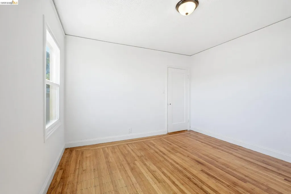 5465 Holland Street Oakland CA 94601