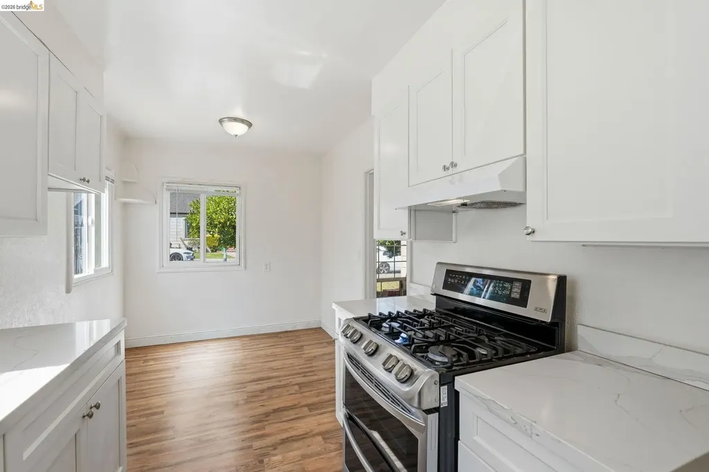 5465 Holland Street Oakland CA 94601