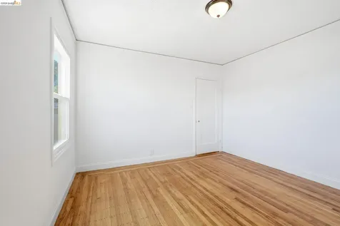 5465 Holland Street Oakland CA 94601