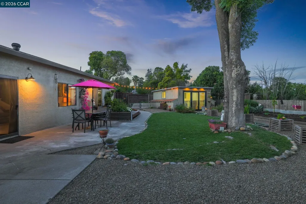 1941 Rainier Court Martinez CA 94553