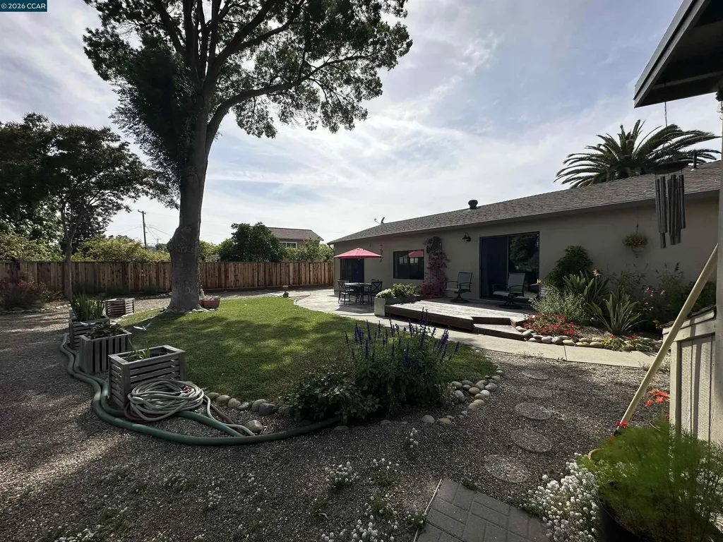 1941 Rainier Court Martinez CA 94553