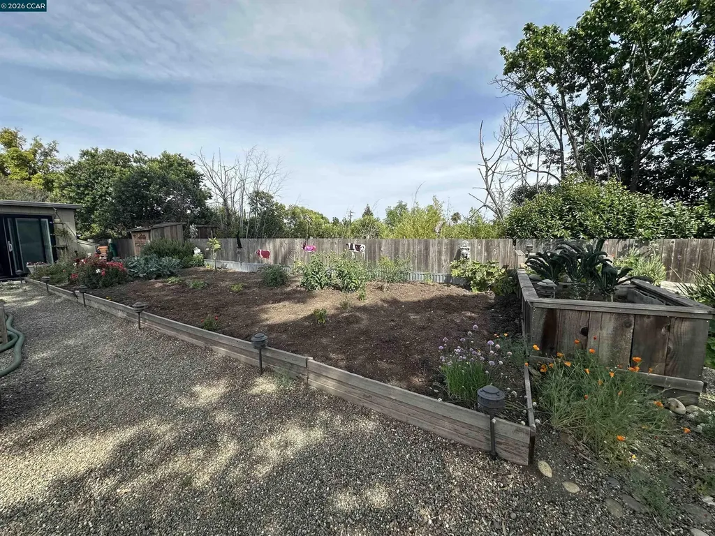 1941 Rainier Court Martinez CA 94553
