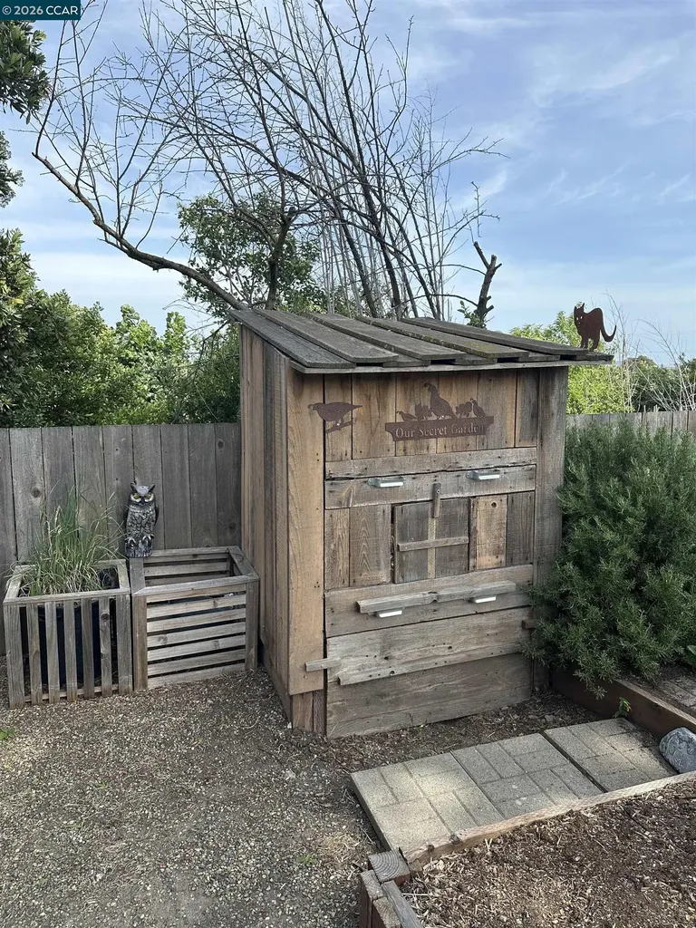 1941 Rainier Court Martinez CA 94553