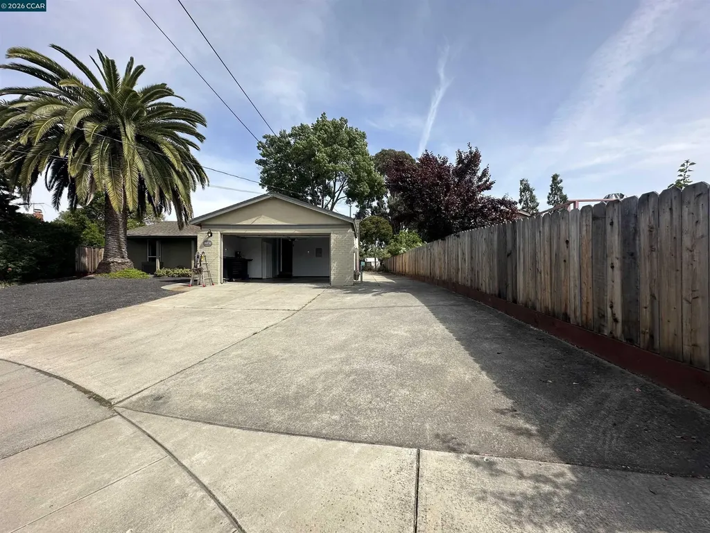 1941 Rainier Court Martinez CA 94553