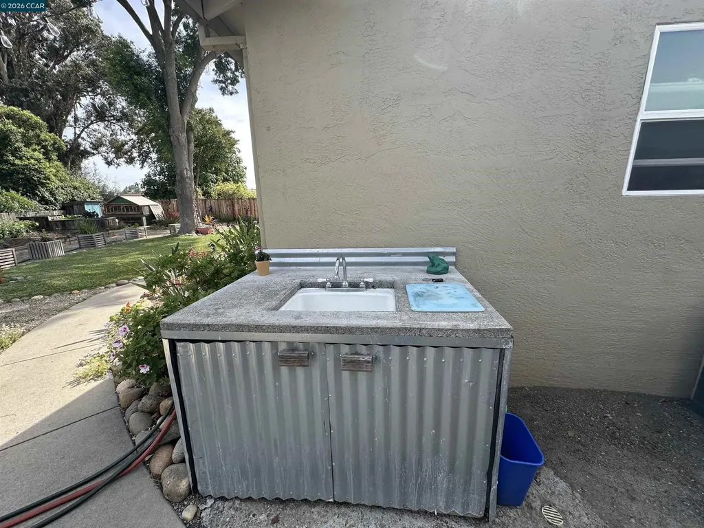 1941 Rainier Court Martinez CA 94553