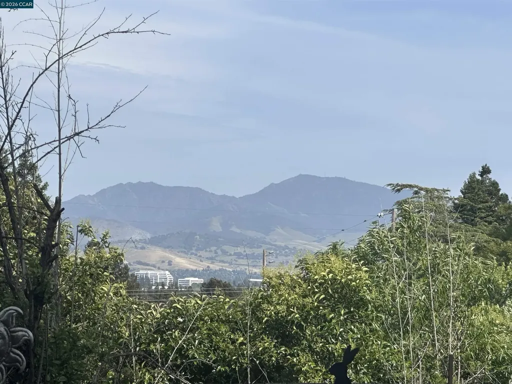 1941 Rainier Court Martinez CA 94553