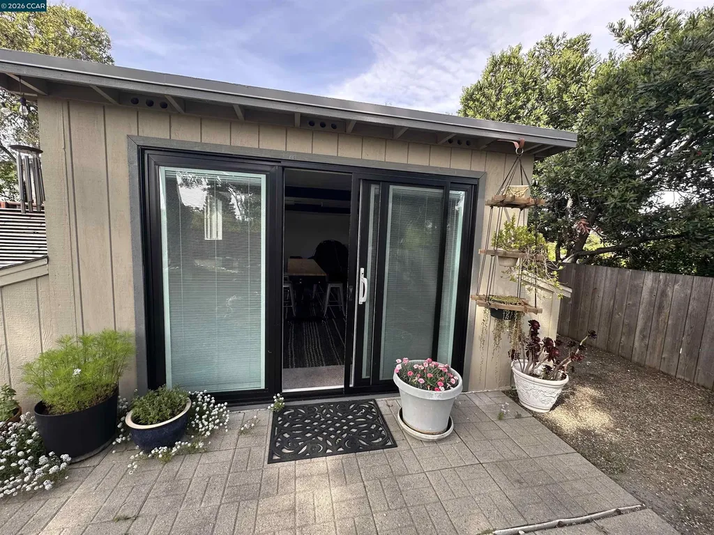 1941 Rainier Court Martinez CA 94553
