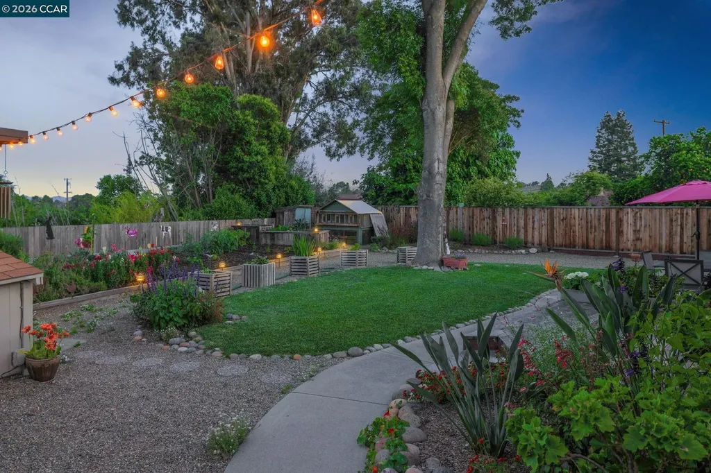 1941 Rainier Court Martinez CA 94553