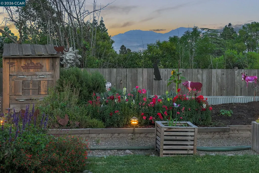 1941 Rainier Court Martinez CA 94553