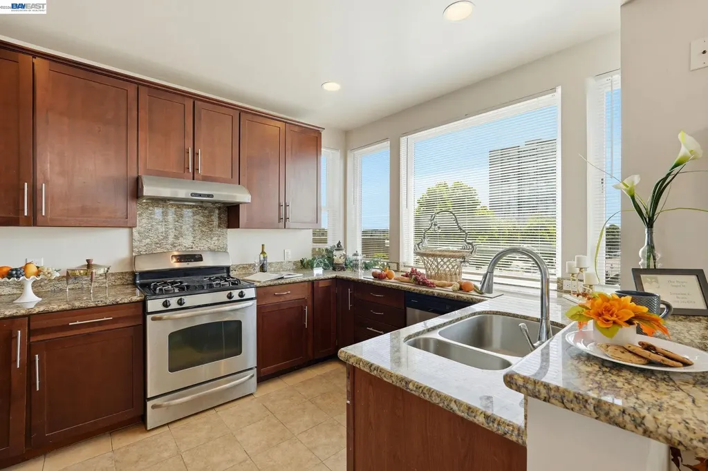 252 International Boulevard Oakland CA 94606