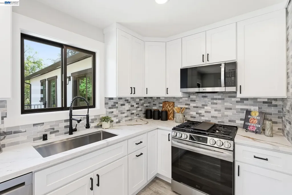 2551 Hermosa Terrace Hayward CA 94541