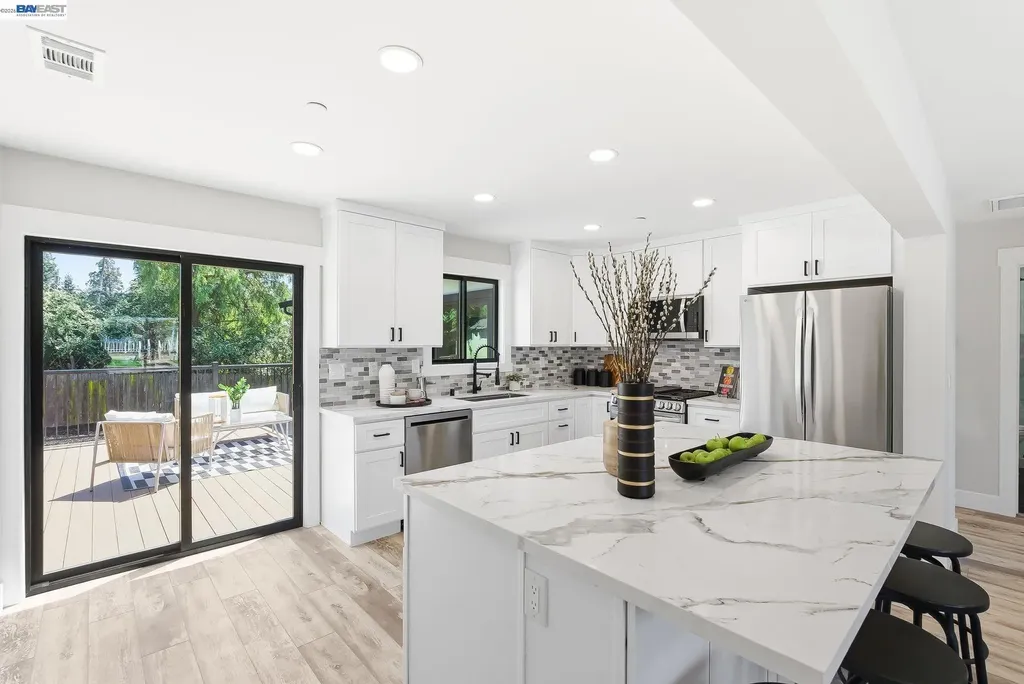2551 Hermosa Terrace Hayward CA 94541