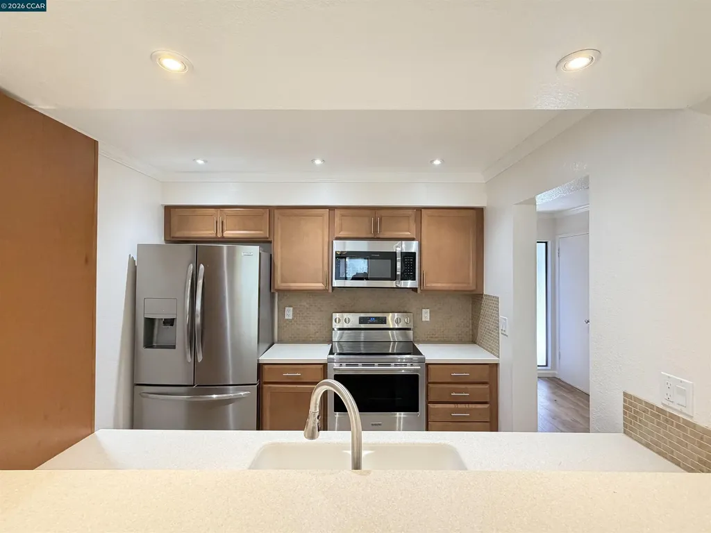 886 Valley Run Hercules CA 94547