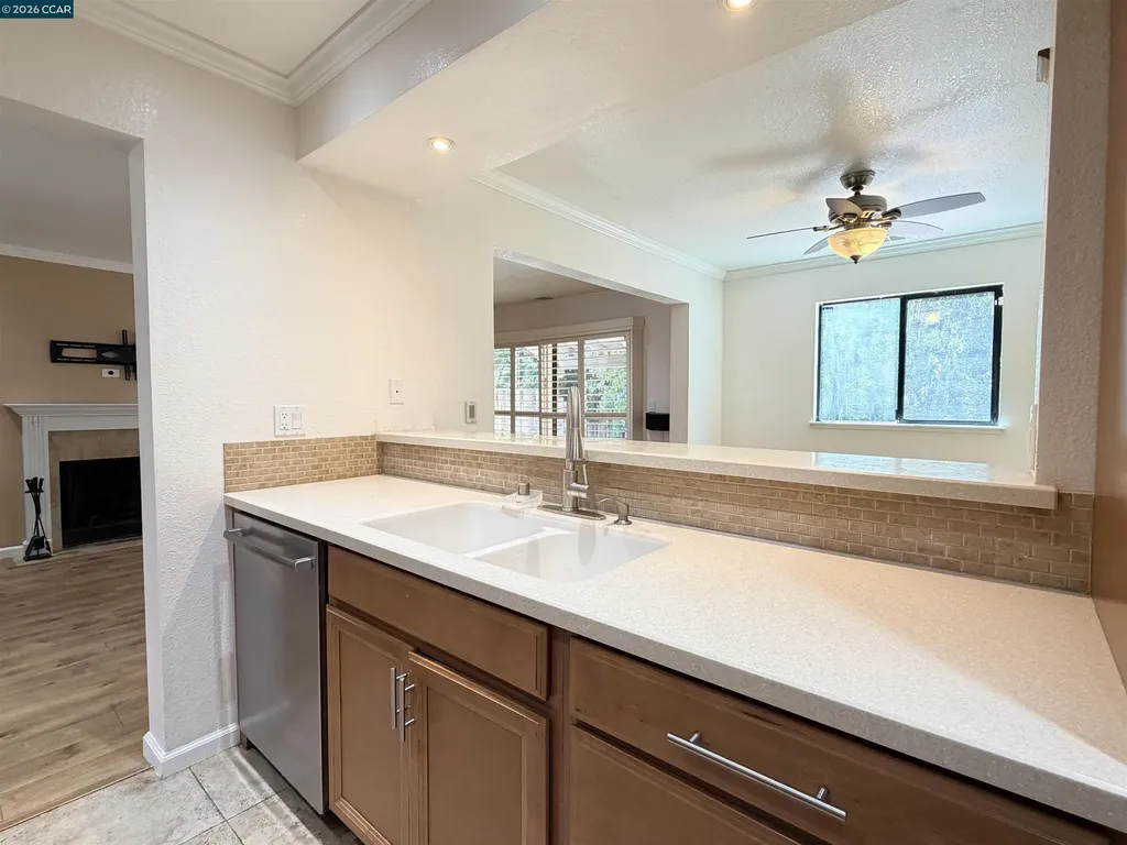 886 Valley Run Hercules CA 94547