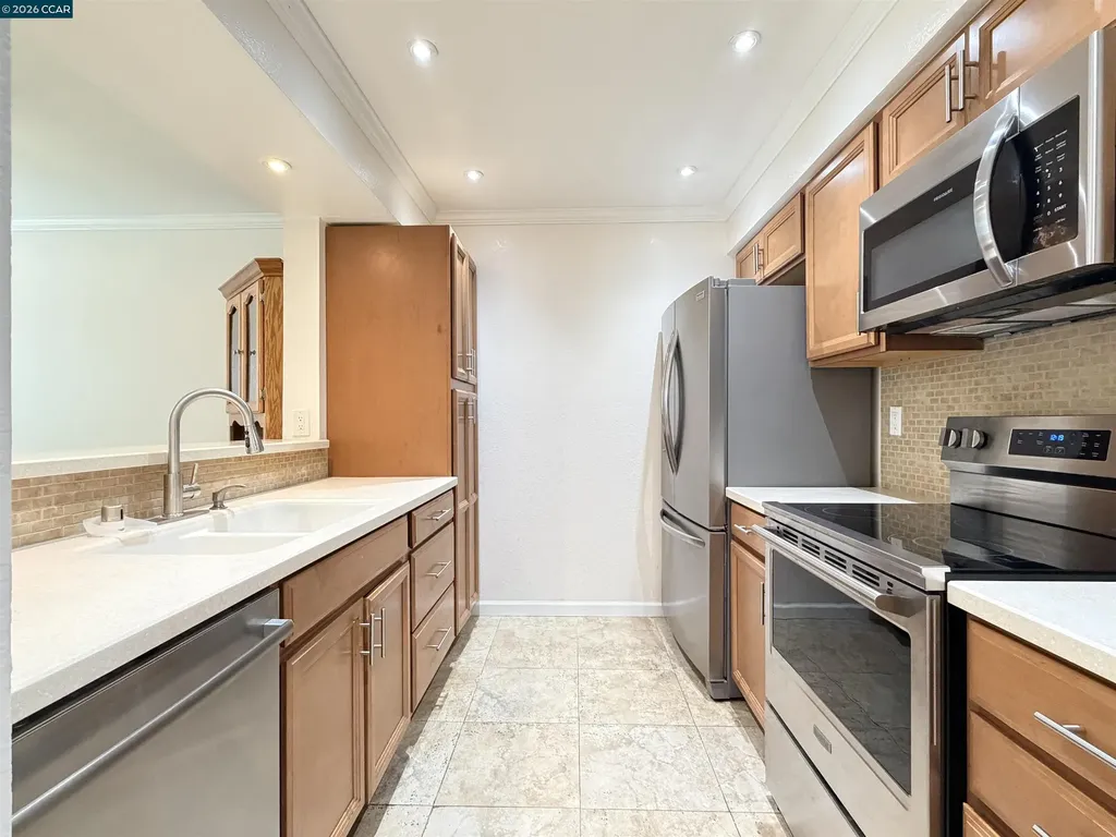 886 Valley Run Hercules CA 94547