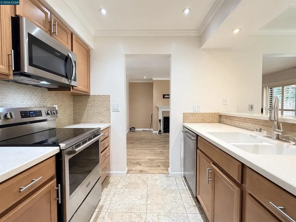 886 Valley Run Hercules CA 94547