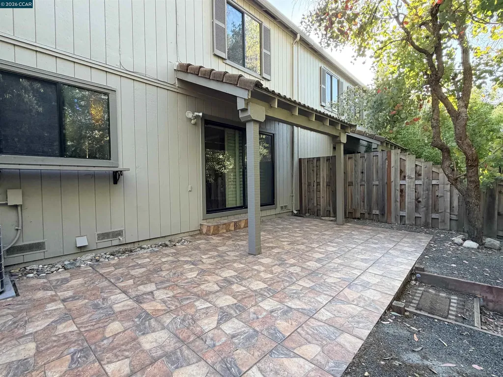 886 Valley Run Hercules CA 94547
