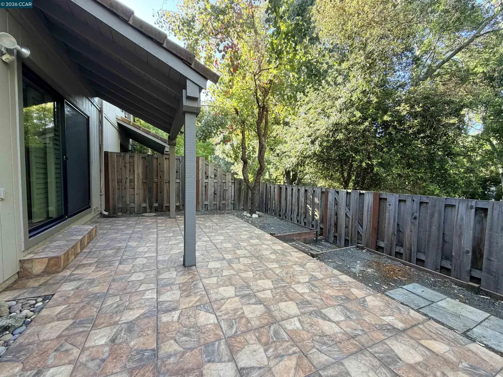 886 Valley Run Hercules CA 94547