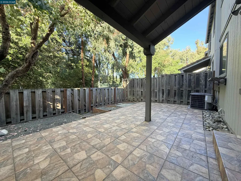 886 Valley Run Hercules CA 94547