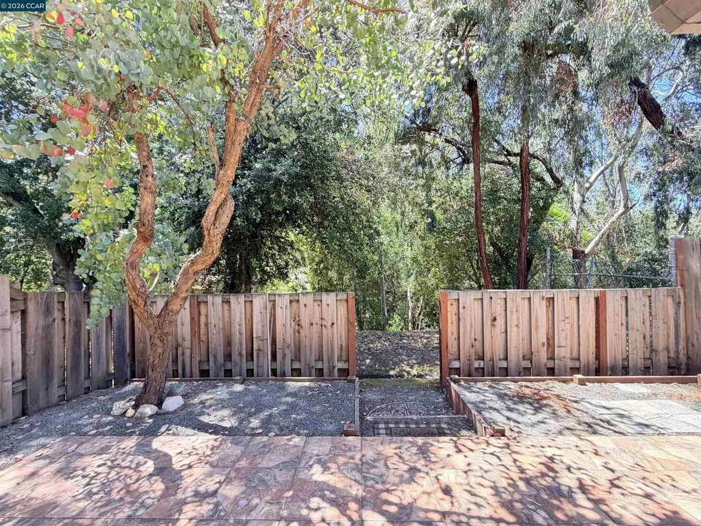 886 Valley Run Hercules CA 94547