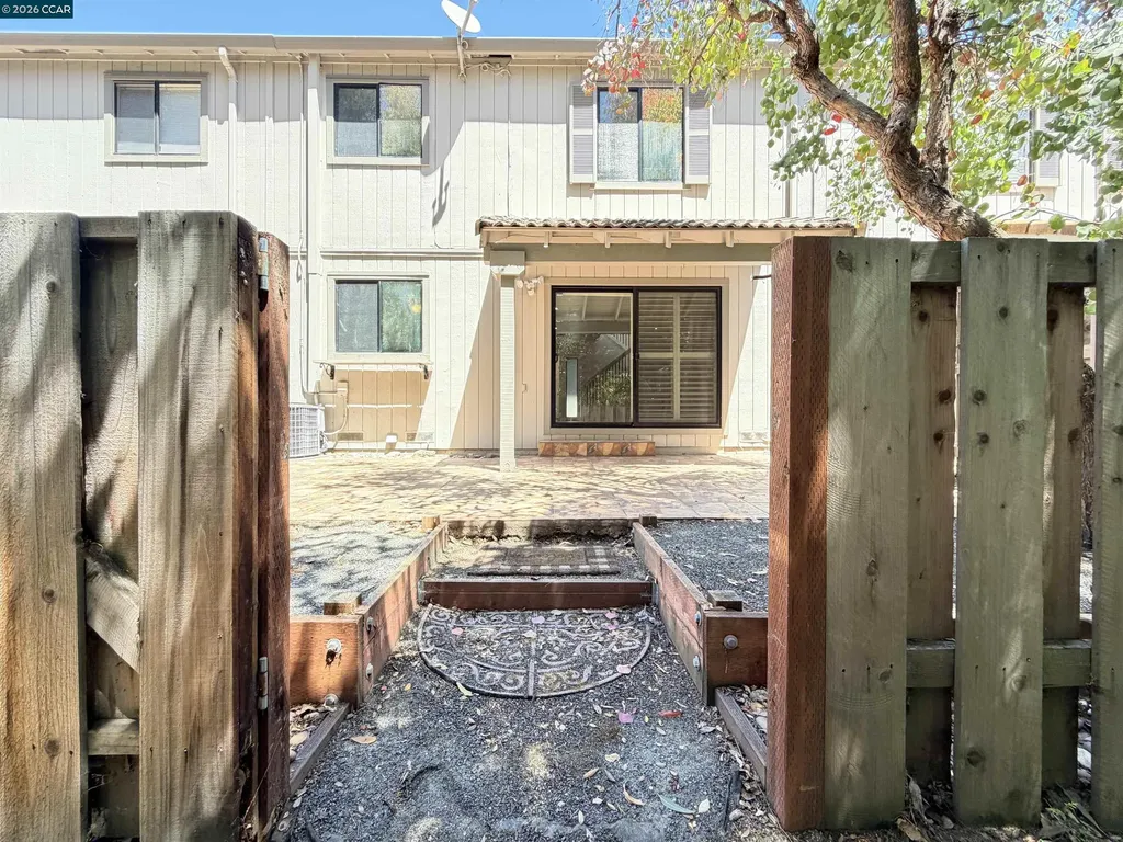 886 Valley Run Hercules CA 94547