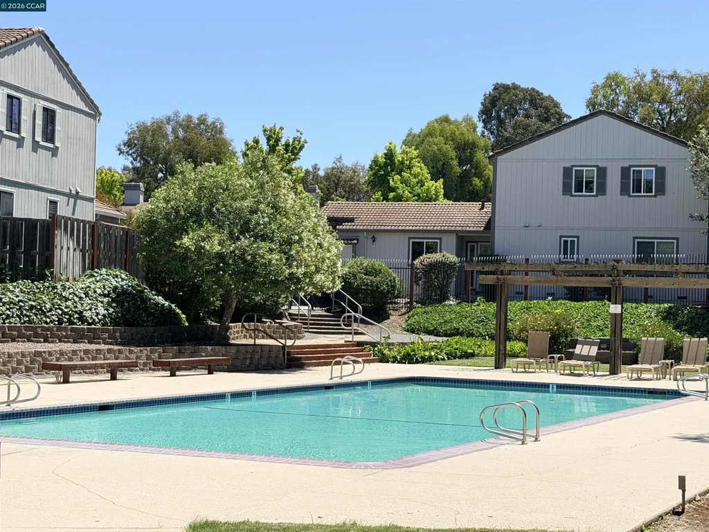 886 Valley Run Hercules CA 94547
