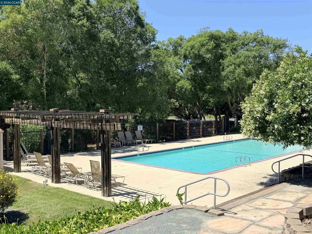 886 Valley Run Hercules CA 94547