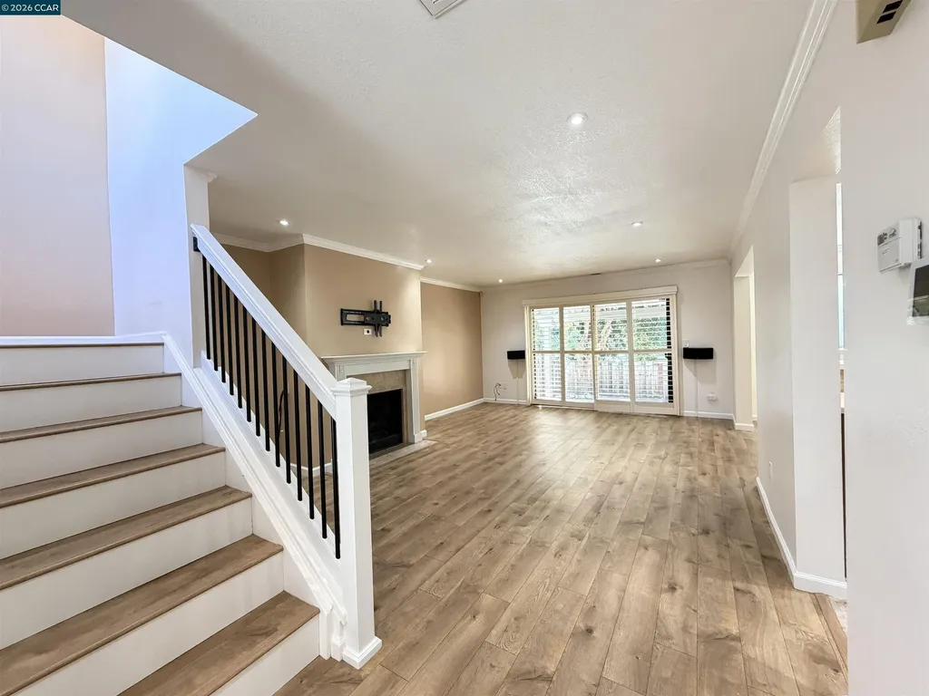 886 Valley Run Hercules CA 94547