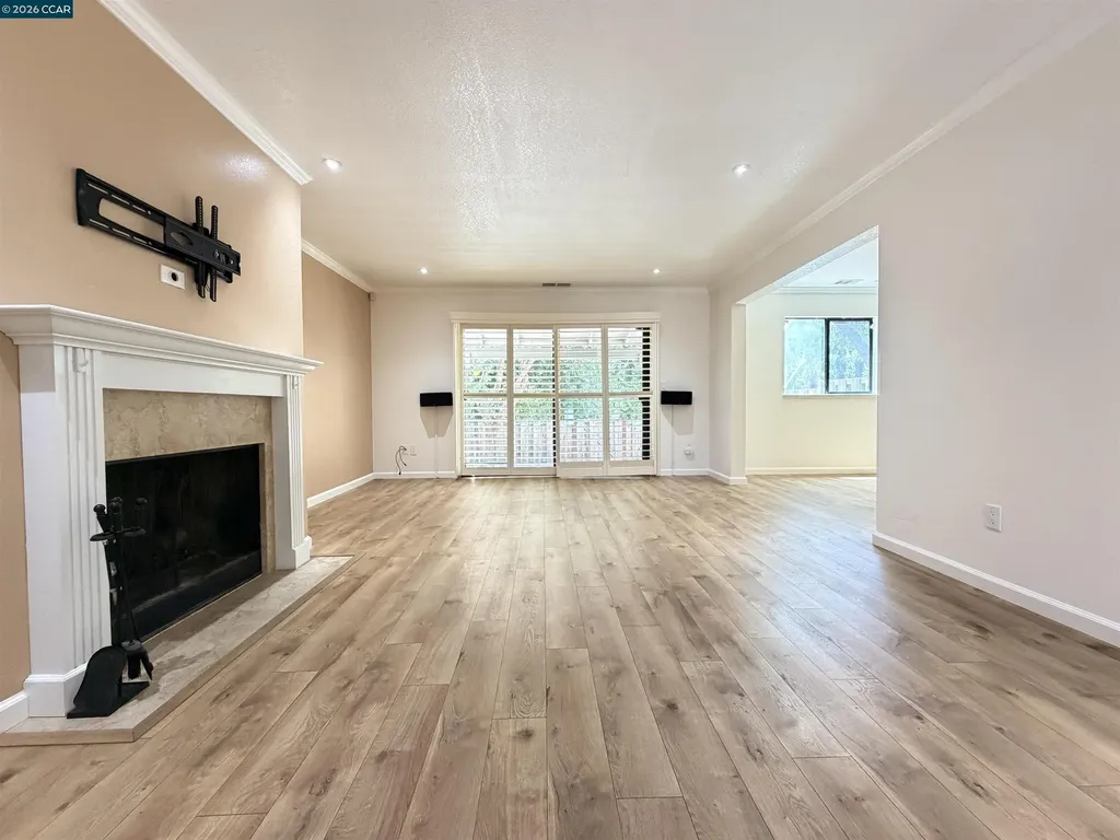 886 Valley Run Hercules CA 94547