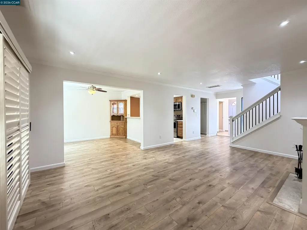 886 Valley Run Hercules CA 94547