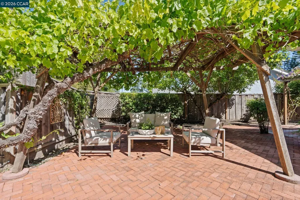 3856 Paseo Grande Moraga CA 94556