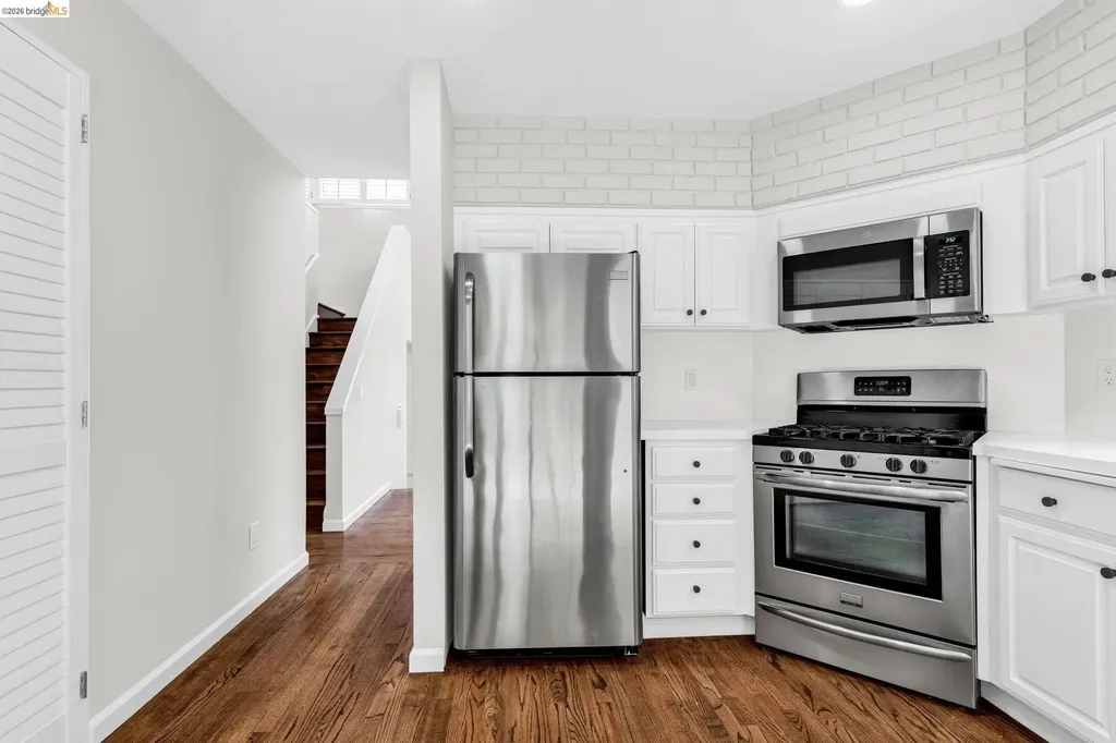 10 Sereno Circle Oakland CA 94619