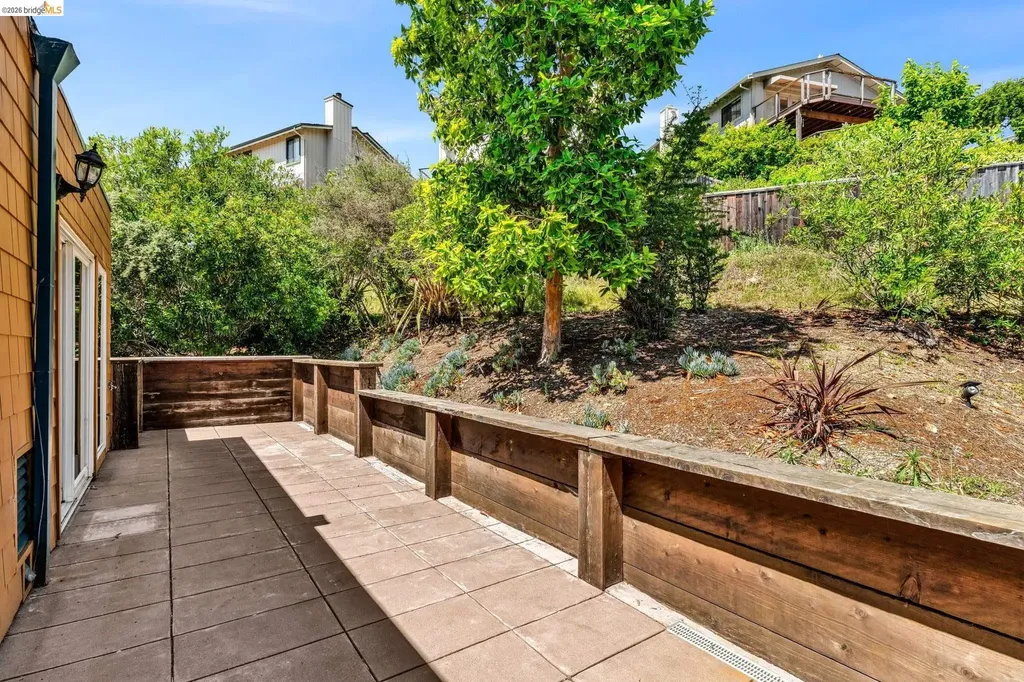 10 Sereno Circle Oakland CA 94619