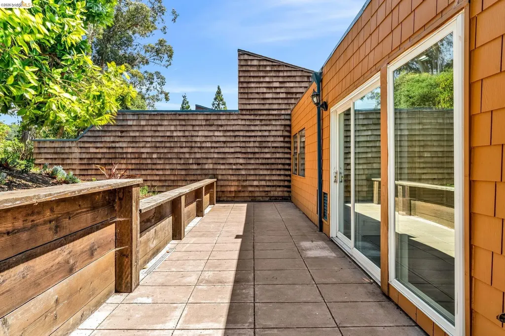 10 Sereno Circle Oakland CA 94619