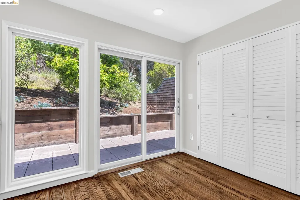 10 Sereno Circle Oakland CA 94619